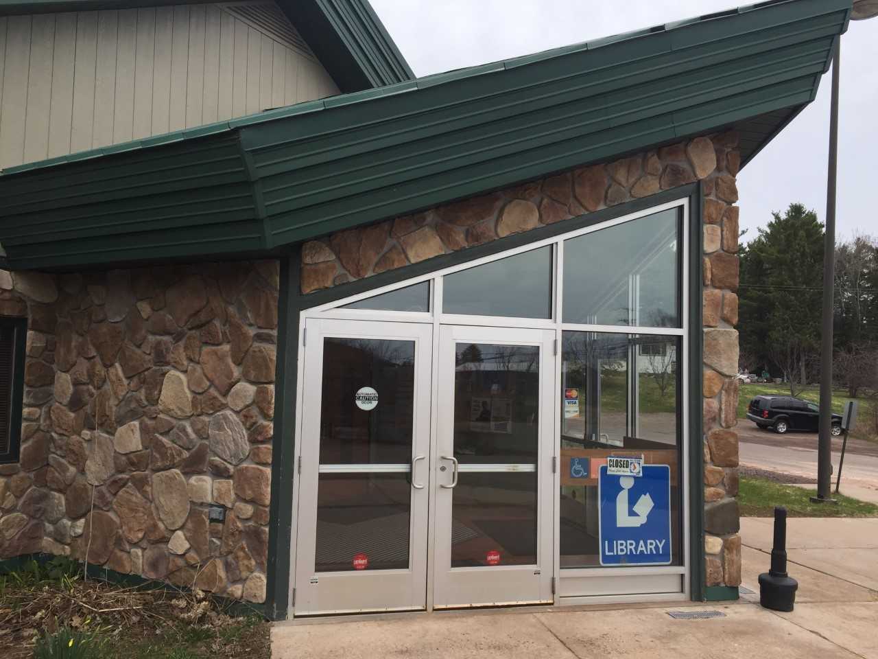 Red Cliff Tribal Library